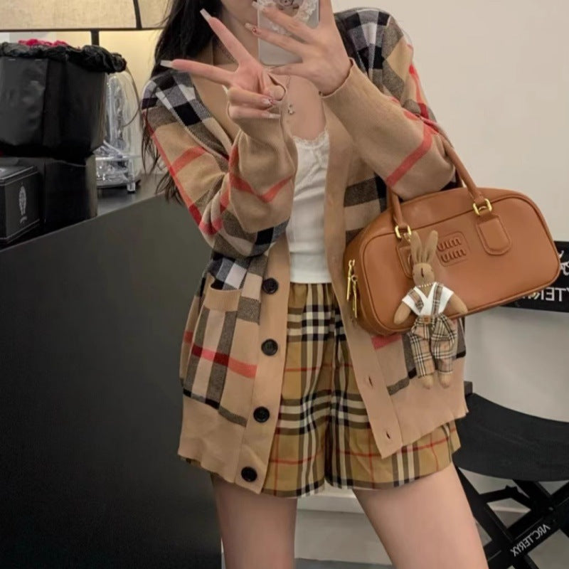 Womens Classic plaid knitted cardigan